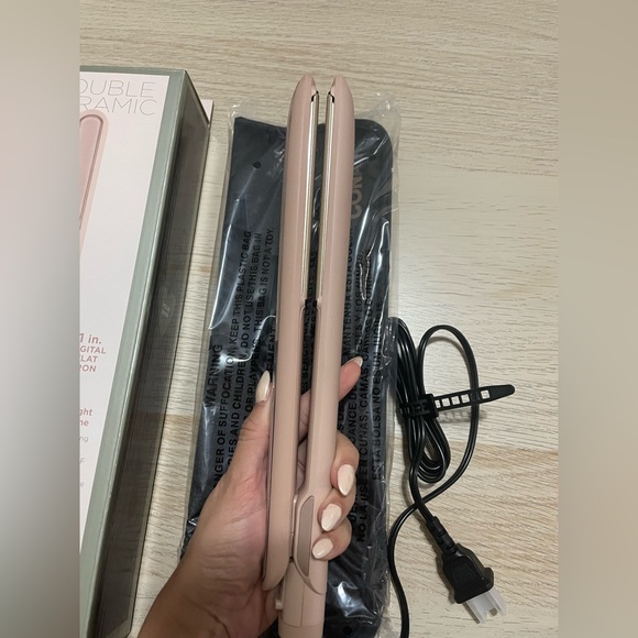 Conair double ceramic 1” digital touch flat iron✨ New - Picture 6 of 8